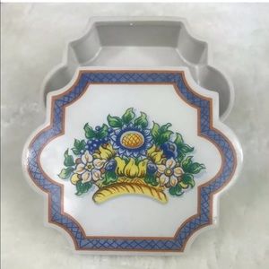 ELIZABETH ARDEN Trinket/Jewelry /Powder Box